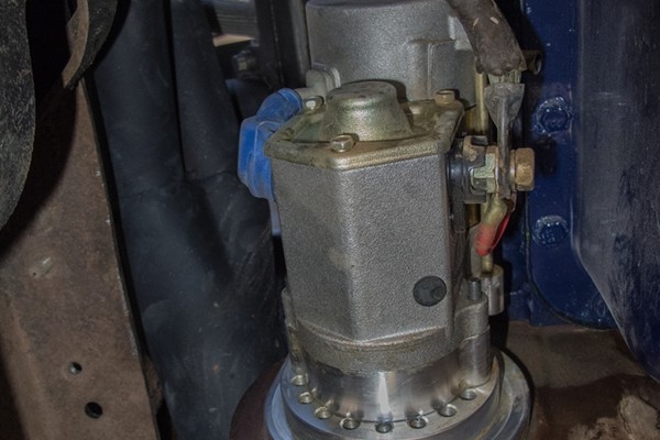 a starter motor installed on a ford 460 v8 engine