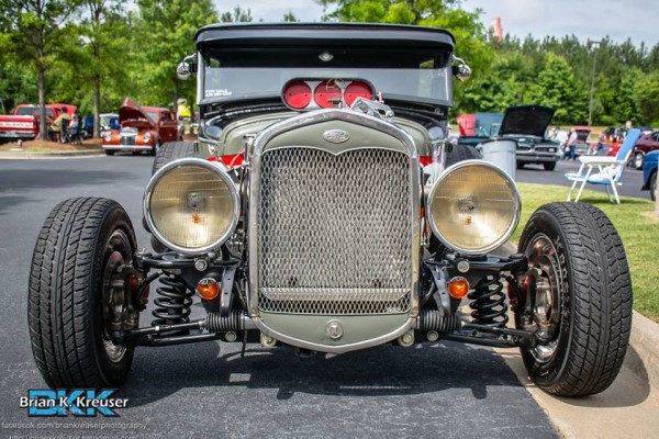 front grille of a ford hot rod with IFS