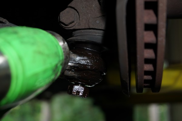 removing the ball joint tie rod end on a subaru wrx spindle