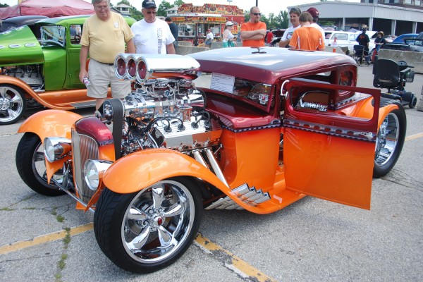 ford 5 window hotrod with supercharged hemi v8 engine