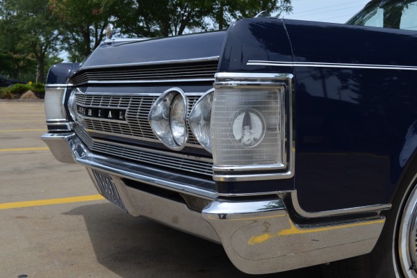front headlights and signals on a 1967 Chrysler Imperial