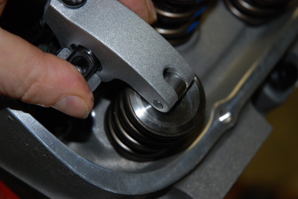 roller rocker tip on valve spring