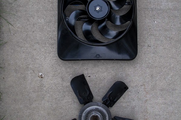 an electric fan and a mechanical vehicle cooling fan comparison