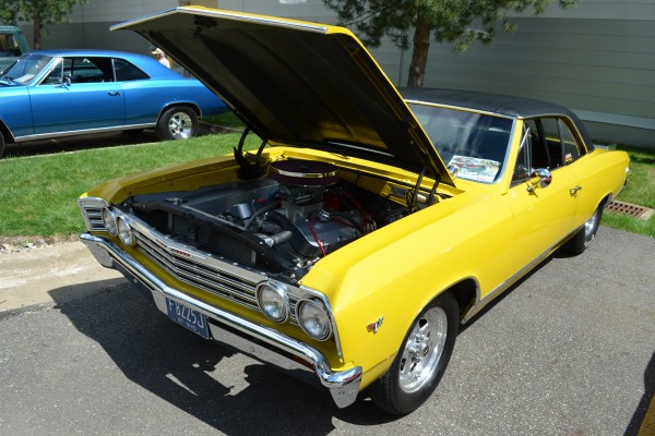 yellow Chevy Chevelle with a vinyl top at summit racing car show
