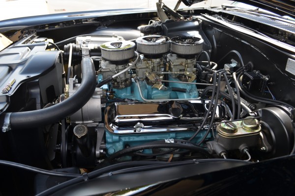 Pontiac Tri-Power V8 engine