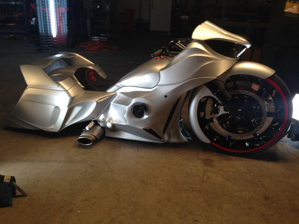 customized aerodynamic bagger style v twin motorcycle
