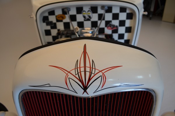 close up of pinstriping on the nose of a ford hot rod