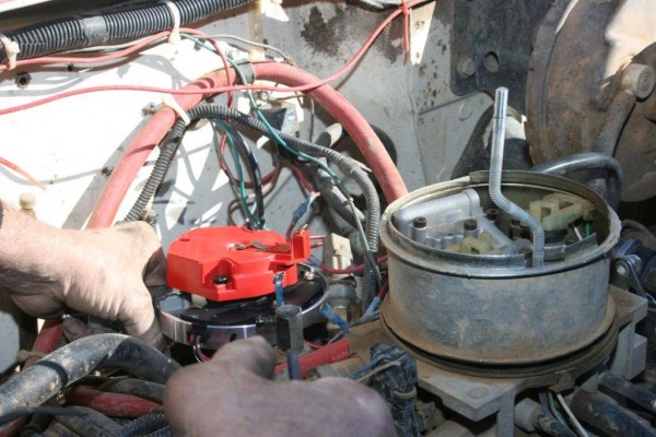 installing a distributor on an engine