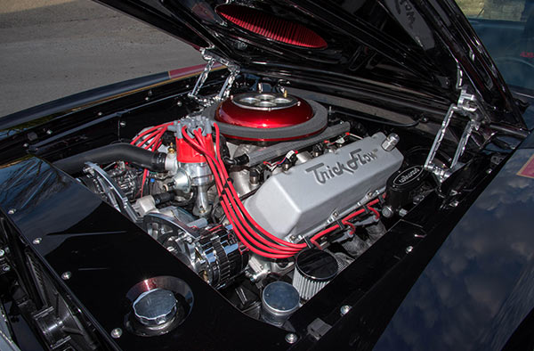 ford 557 cubic inch big block engine in a vintage mustang