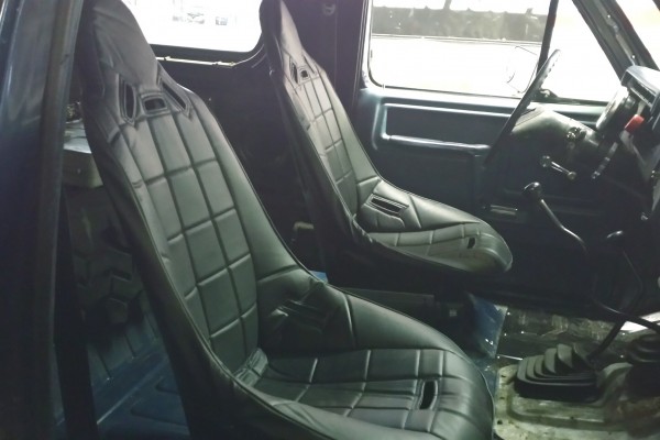 racing seats inside a ford bronco build project