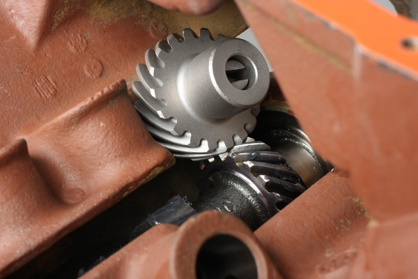 meshing distributor and intermediate shaft gears