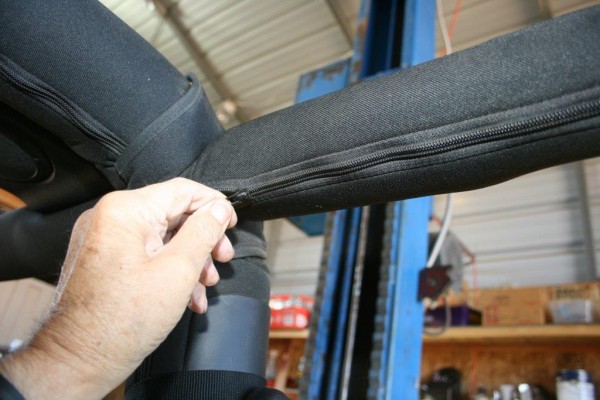 unzipping roll bar padding from a jeep wrangler tj roll cage