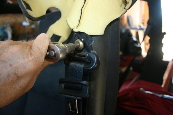 removing seat belt bolt on a jeep wrangler roll cage