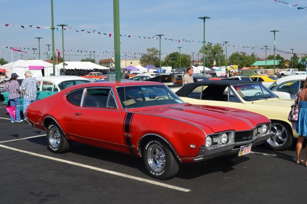 1968 oldmsobile cutlass 442 fastback coupe at classic car show