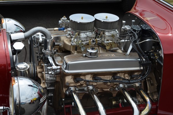 a dual quad setup on a ford cleveland engine in a hot rod