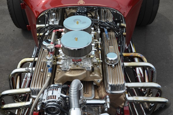 a dual quad setup on a ford cleveland engine in a hot rod