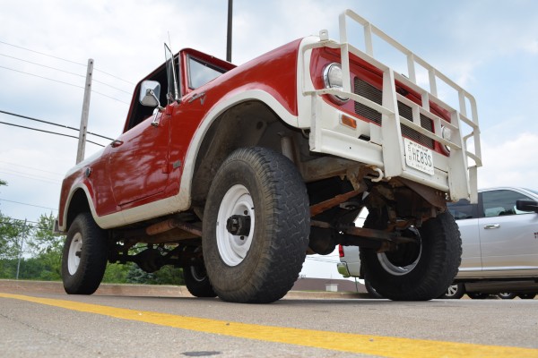 International Harvester Scout 800, low front quarter view