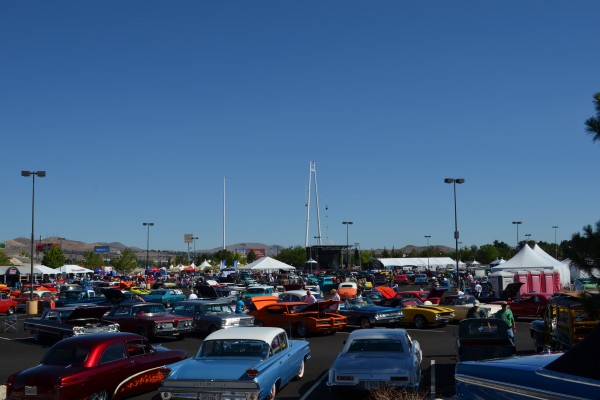 crowd at a cruise in car show event