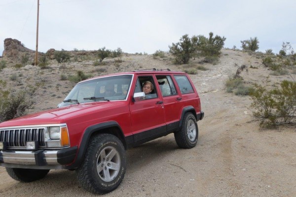 jeep cherokee xj being driven down desert trail