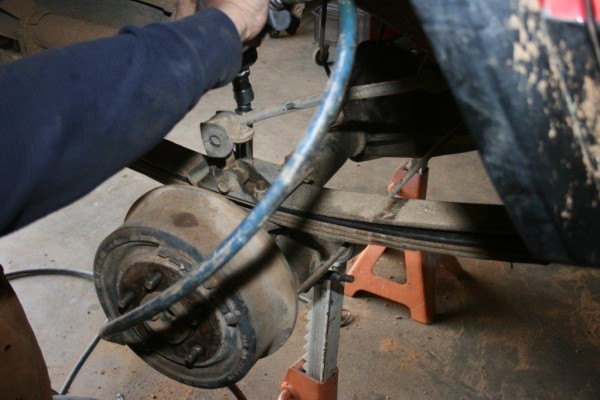 rear leaf spring and drum brake of a jeep cherokee xj