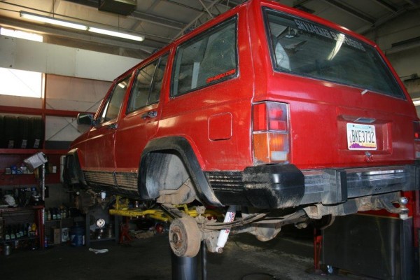 jeep cherokee xj on a lift with wheels removed