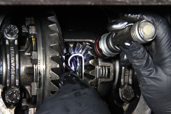 inspecting a rear differential carrier