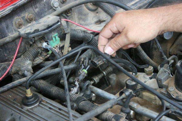 disconnecting wiring harness from fuel injectors