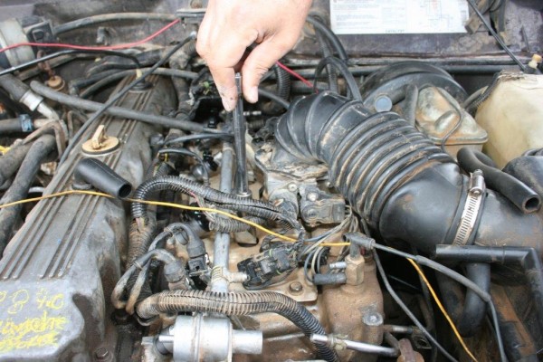 removing fuel injectors on a jeep 4.0L engine