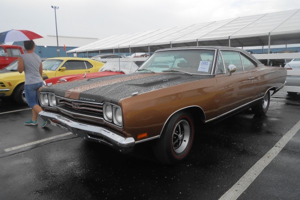 plymouth gtx 440 coupe at car show