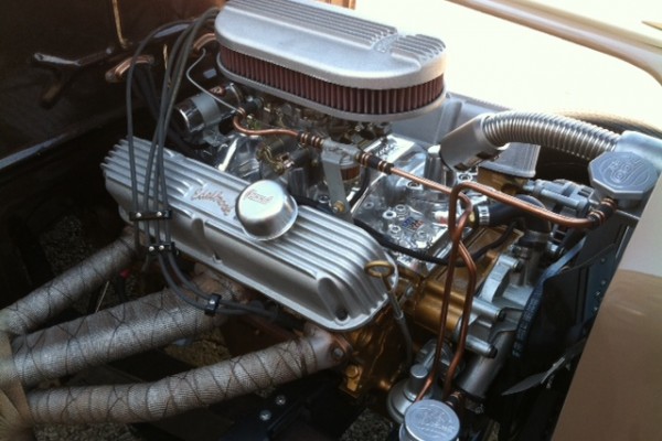 2318 small lock mopar engine in a dodge hotrod