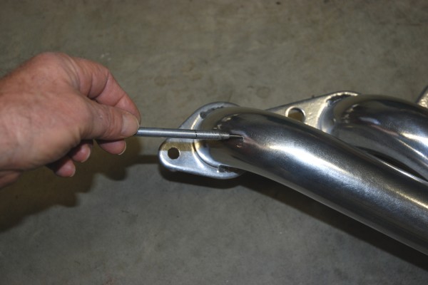 man pointing to primary tube n exhaust header