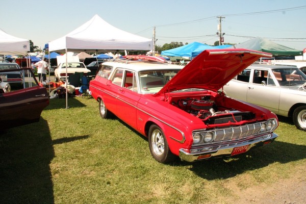 vintage red station wagon at 2015 Mopar Nationals