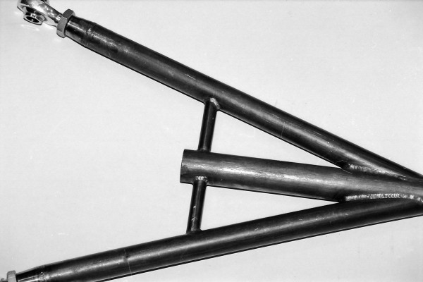 triangulated suspension bracket mount