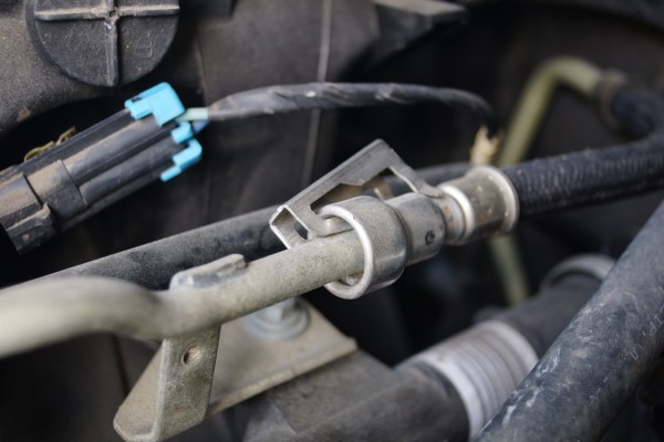 disconnecting the fuel line on a gm ls engine fuel rail