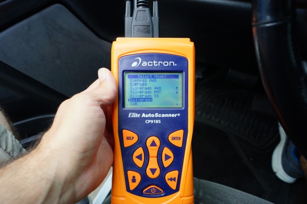 actron engine code scanner/reader in use
