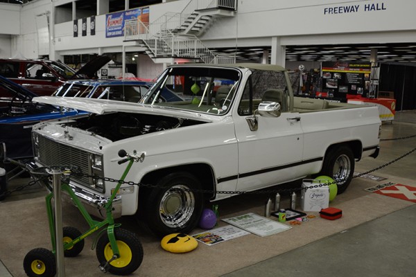 white chevy blazer first gen with top removed