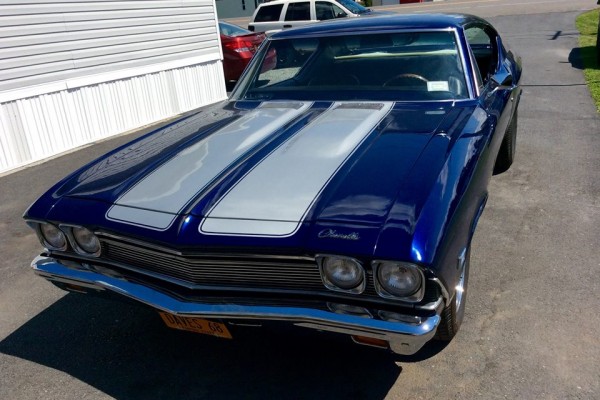 blue 1968 chevelle with silver stripes