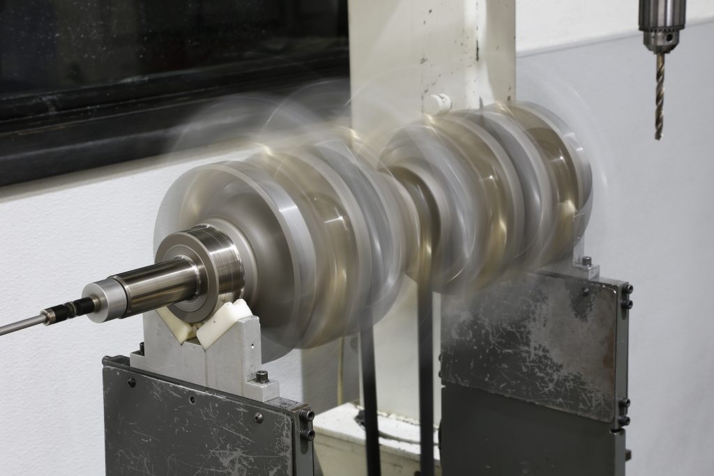 a crankshaft spinning on a balancing machine