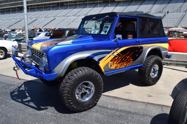 modified first gen ford bronco off roader