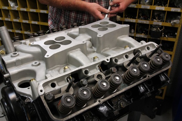 assembling a ford 498 cubic inch 427 engine