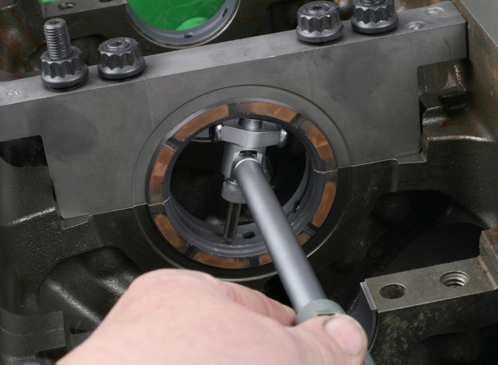 measuring main cap bore diameter in a v8 engine