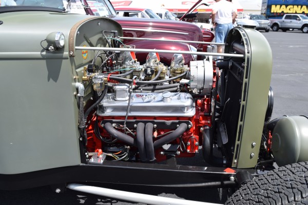 chevy v8 engine in a hotrod with tri-power