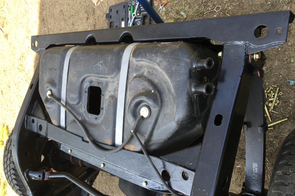 fuel tank installed on a jeep wrangler yj frame