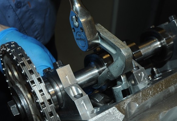 installing valves on ford ohc modular v8