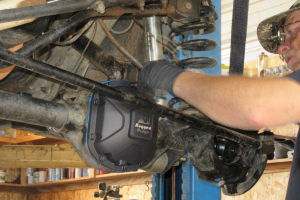 sealing the cover on an axle differential