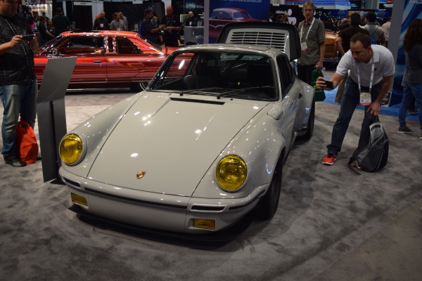 air cooled porsche 911 on display at sema 2016