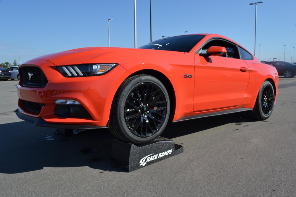 ford mustang late model on race ramps