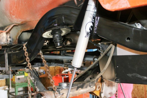 installing a custom suspension on a jeep wrangler