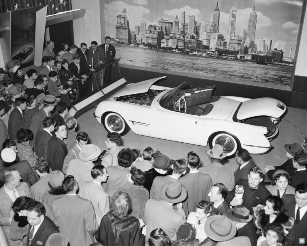 1953-Chevrolet-Corvette-MotoramaShowCar1