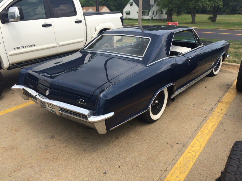 1965 Buick Riviera, Dark Blue passenger side rear